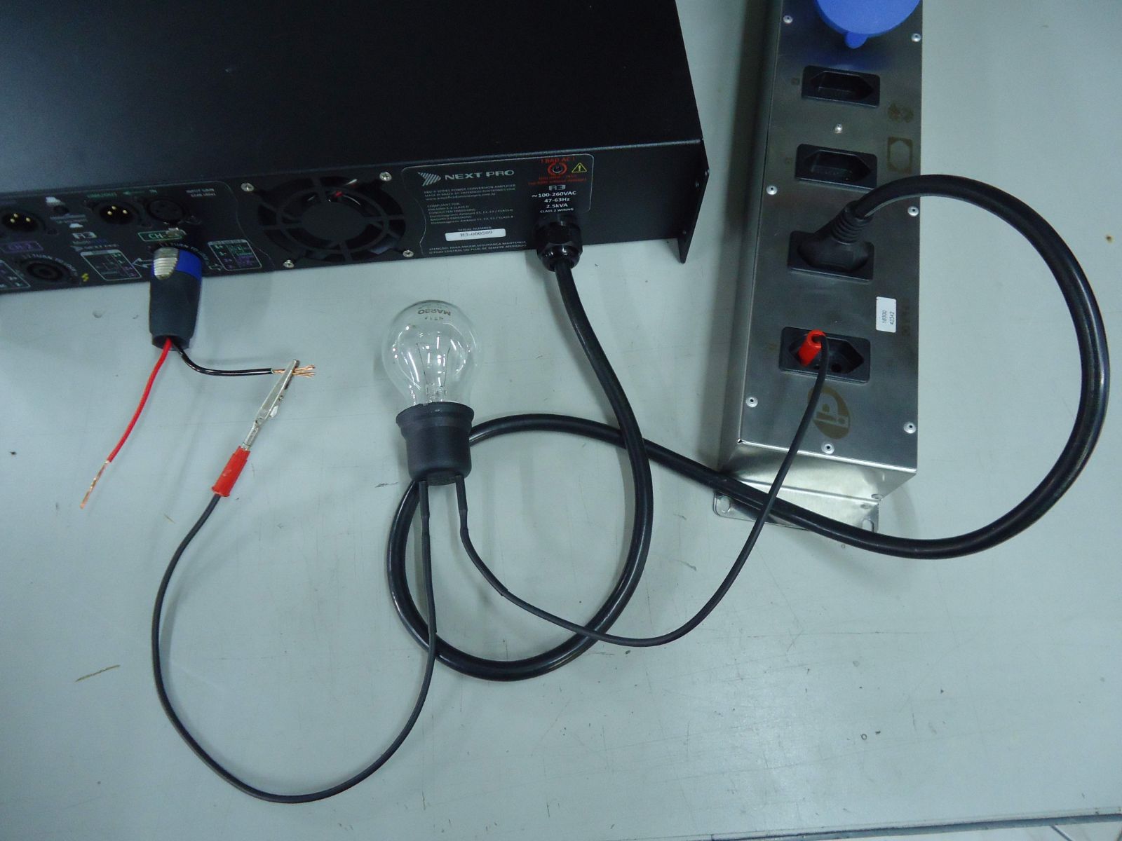 Figura 6 – O teste de isolação com um amplificador de fonte chaveada - também revelando uma condição de saídas isoladas